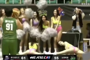 华子疯狂调侃老詹！爱德华兹：费城那边有更好的理发师