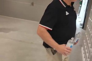 气坏了！篮球博主“二龙湖贾队长”：中国篮球完了，生病了！