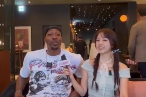 开始融入！字母哥现身迈阿密Slam训练营指导孩子们~