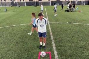 如日中天！名场面：11年FIFA金球奖飞机上庆祝片段！