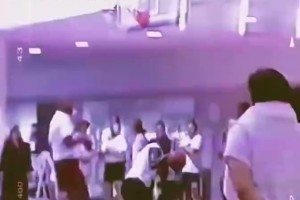乔丹当年退役后在健身房打球，这身材保持得真完美！