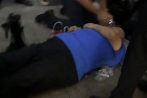 欢迎仪式变失礼现场！巴西队员观赏表演时捂嘴发笑引发争议！