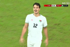 国足被打懵了！颜骏凌开大脚差点被对方挡进球门