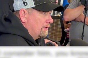 76人主帅：詹姆斯在场上像一个进攻发起者 为其他队友创造机会