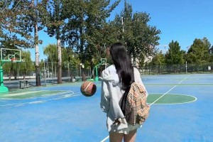 科比大女儿娜塔莉亚·布莱恩特亮相巴黎时装周，别说挺有故人风范