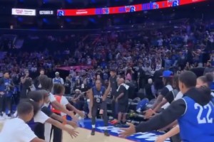 李凯尔调侃：效力NBA第72年国家队队友教过我中文垃圾话