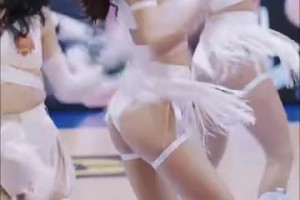 皮蓬重回公牛主场看球 现场球迷爆发热烈掌声