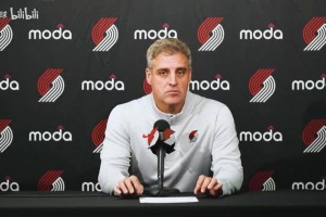 开拓者主帅：杨瀚森一大优势就是作为进攻枢纽 我对他的表现很满意