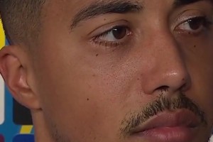 西蒙尼被问最爱是谁：张口就是戴眼镜那个，理查兹笑疯了