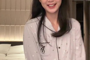 这也太美了卓识身着睡衣跳忘情摇 气质依然不减啊