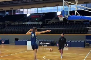 三球解放爱德华兹！ 大史：看森林狼比赛 你就知道什么叫青春风暴