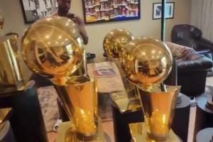 历史第三分卫！韦德炫耀NBA生涯所拿到的荣耀